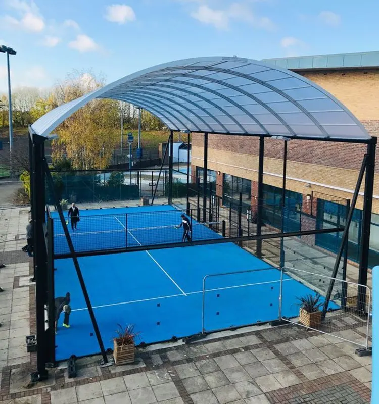 Çelik taşıyıcı konstrüksiyon ve çatı örtüsü ile kapalı padel tesisi